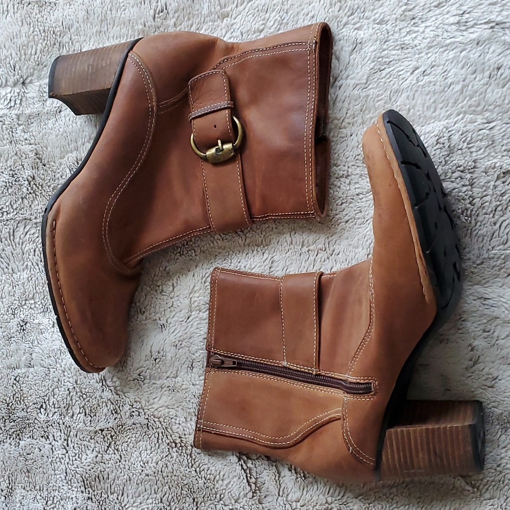 Clarks Indigo Rd. Brown Leather Mid Calf Heeled Heavier Weight Boots Size 11 - Picture 4 of 6